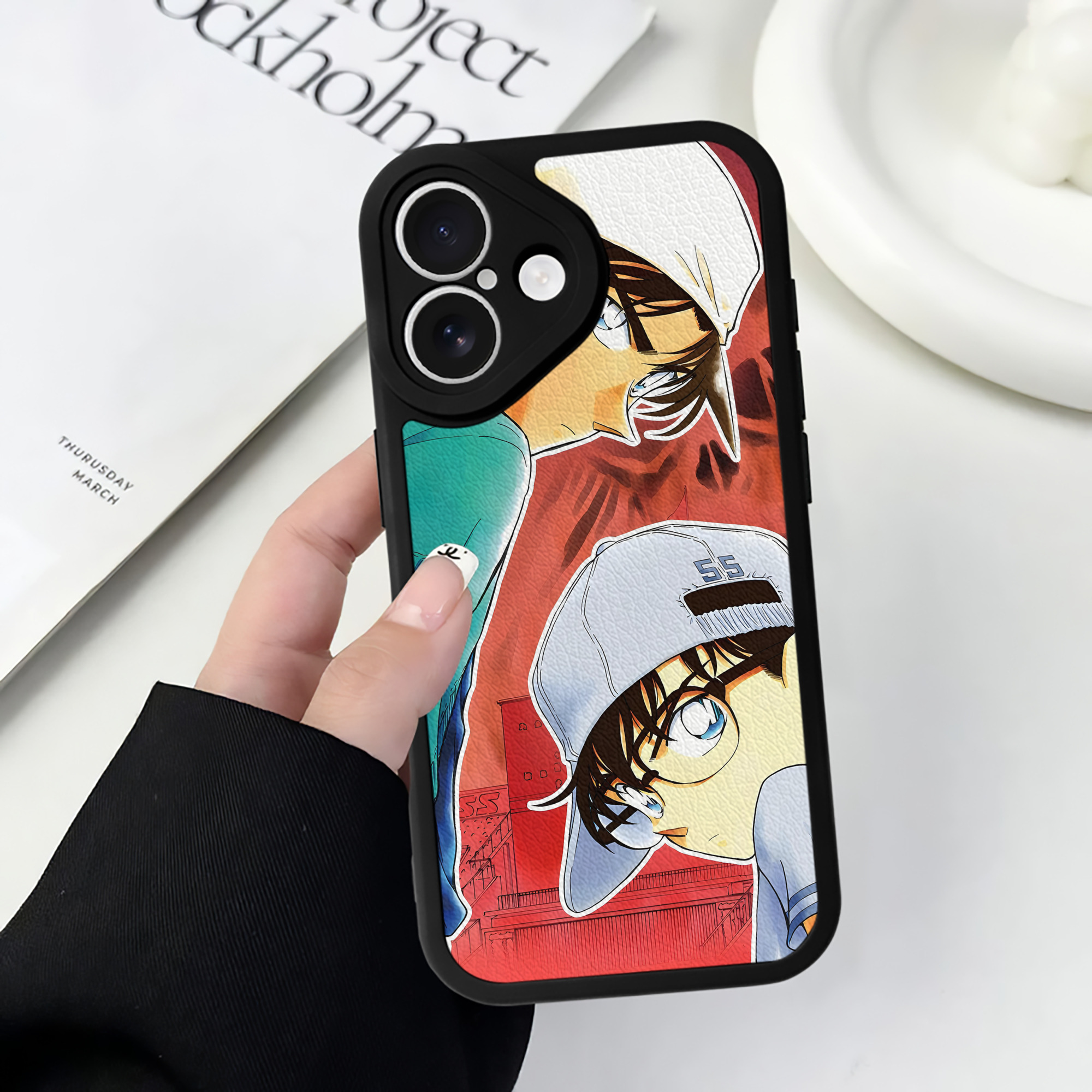 （画像用） 名探偵コナン Detective Conan 【iPhone 16シリーズ対応】シリコンスマホケース（レザー調） 材質：シリコン